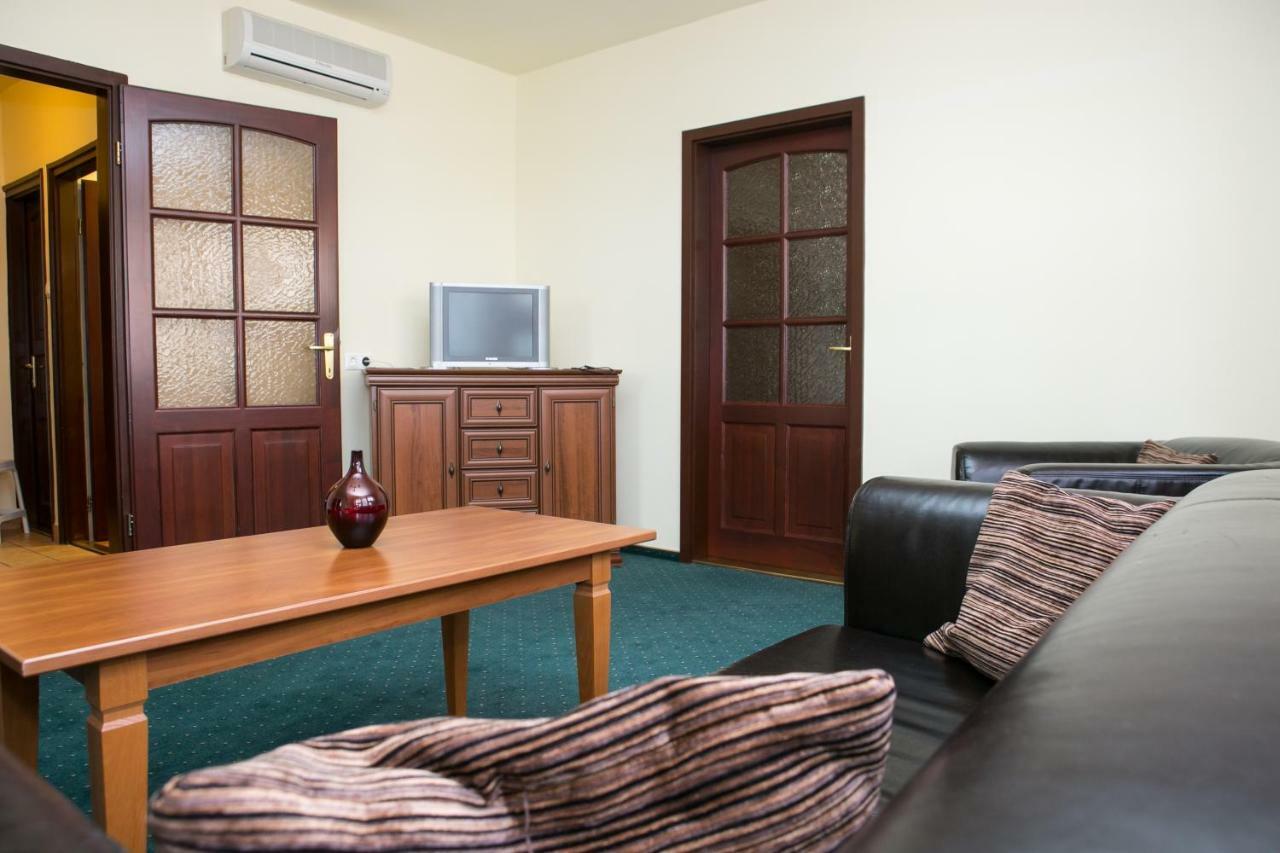 Hotel Fortuna Davod Екстер'єр фото