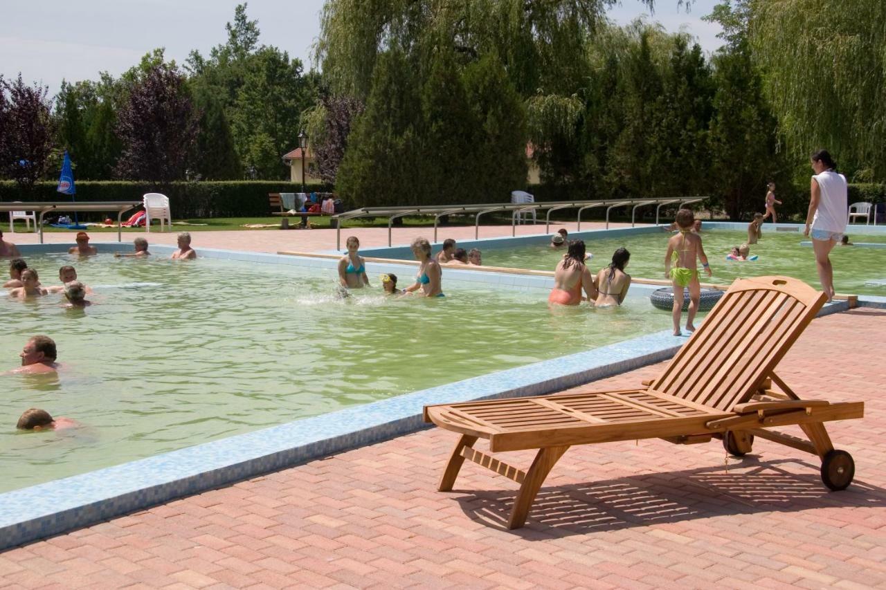 Hotel Fortuna Davod Екстер'єр фото