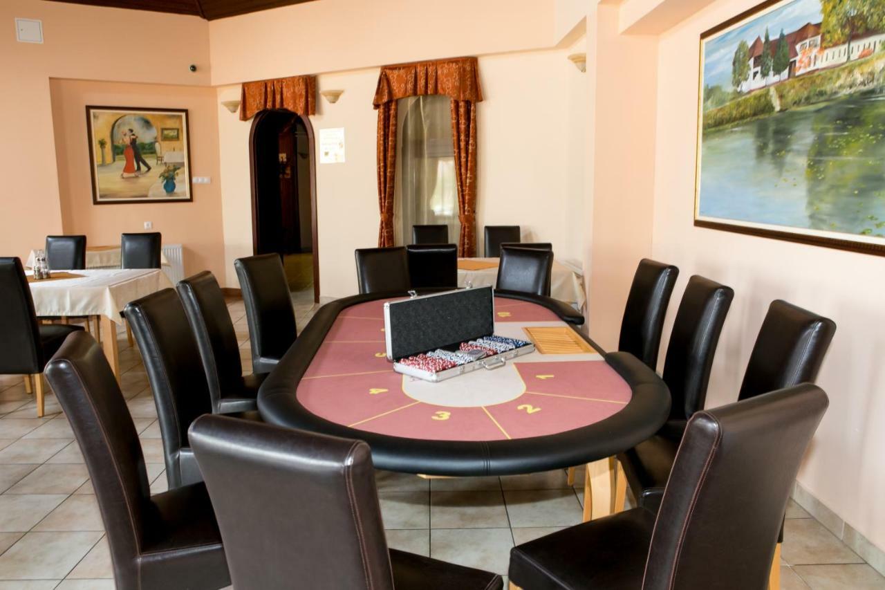 Hotel Fortuna Davod Екстер'єр фото