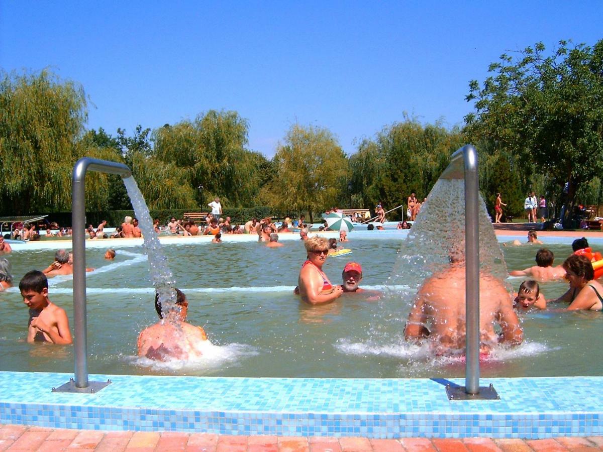 Hotel Fortuna Davod Екстер'єр фото