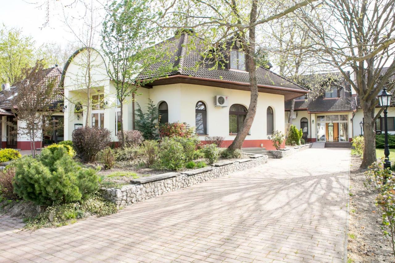 Hotel Fortuna Davod Екстер'єр фото