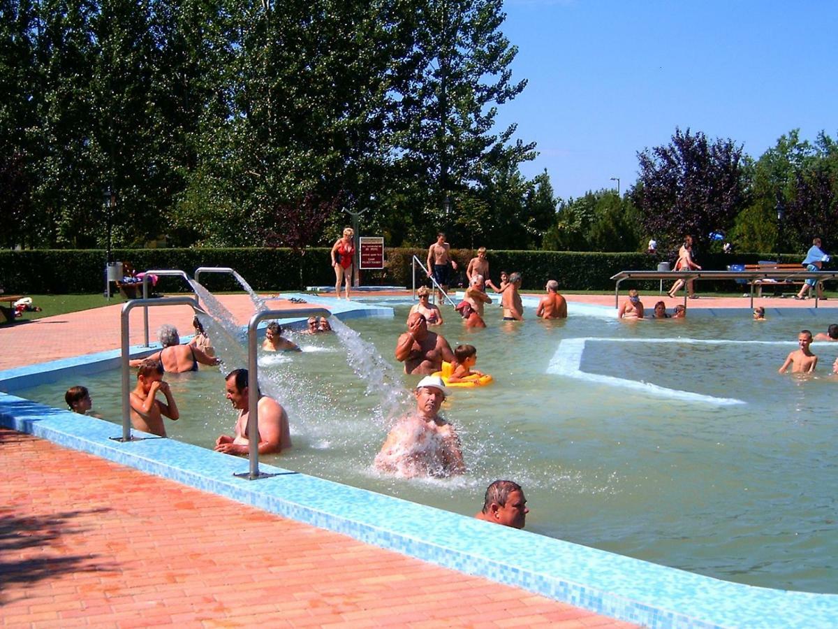 Hotel Fortuna Davod Екстер'єр фото